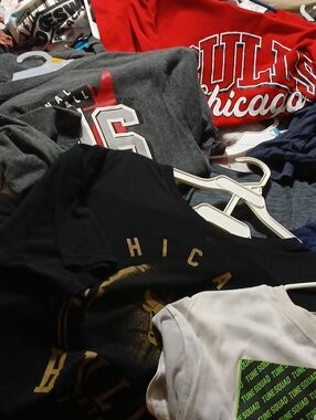 Mens All Size Large  Chicago Bulls Black and Gold Graphic Tee